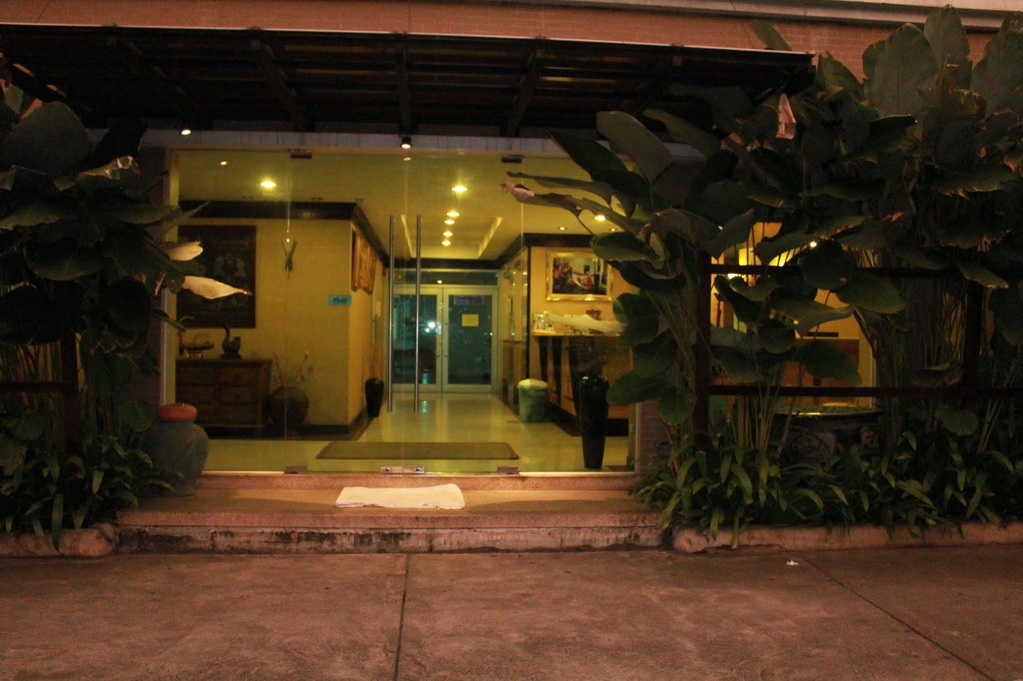 14 Place Bangkok Esterno foto