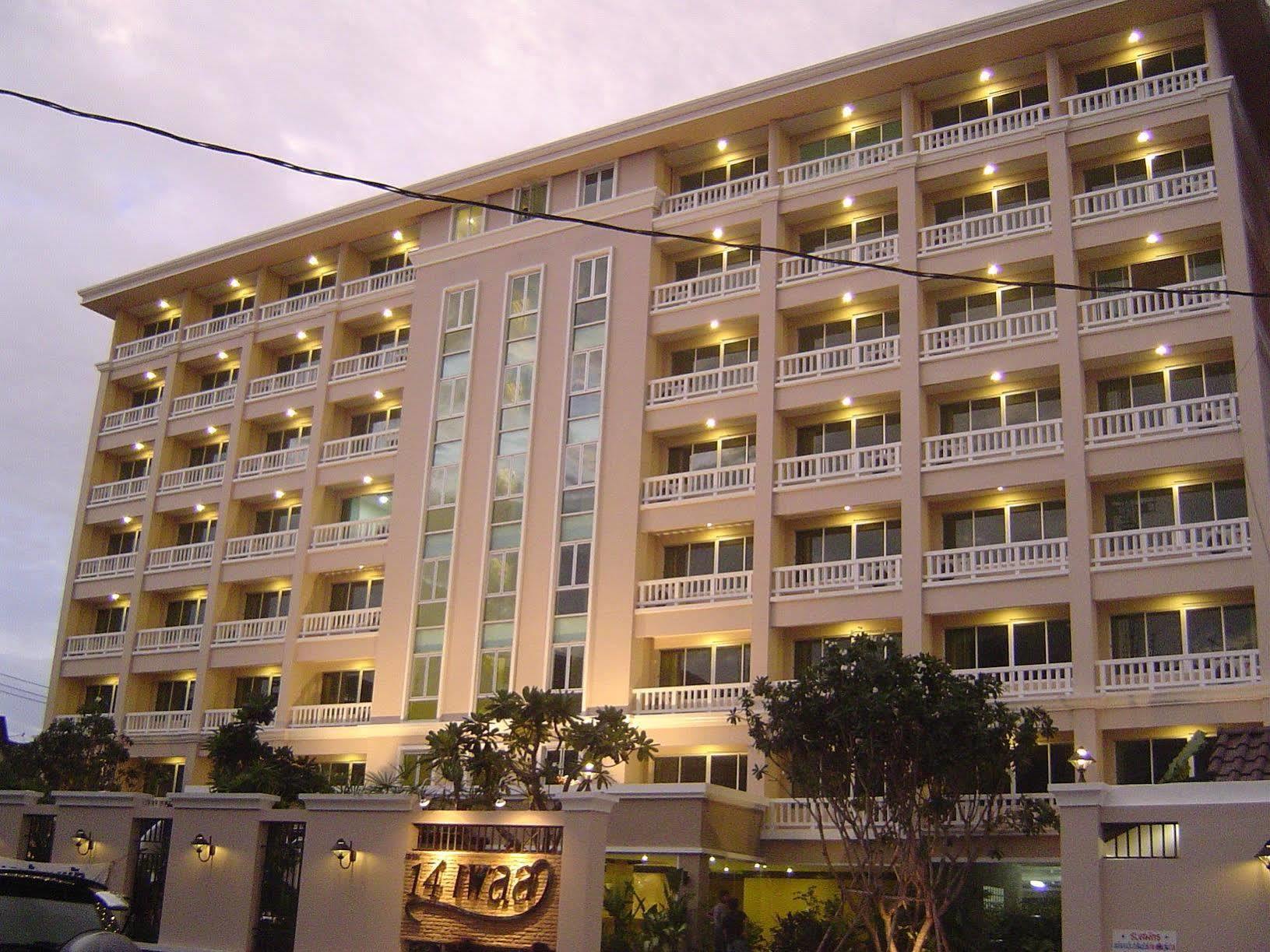 14 Place Bangkok Esterno foto